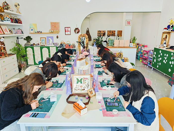 巧手匠心，探寻非遗文化之美 ——苏州香山古建工会开展“三八”妇女节主题活动