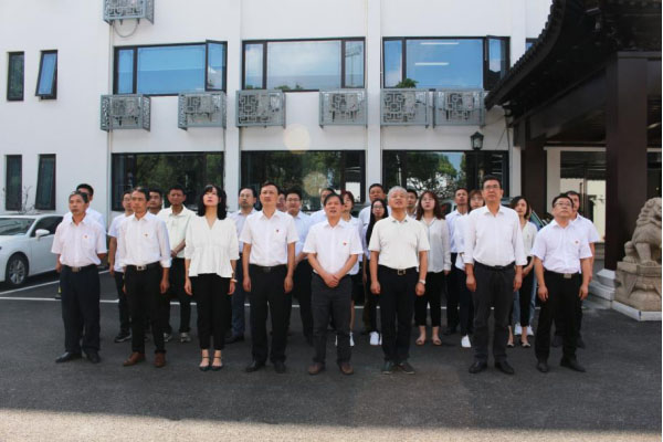 两家单位联合举行“同升国旗、同唱国歌”迎国旗升旗仪式